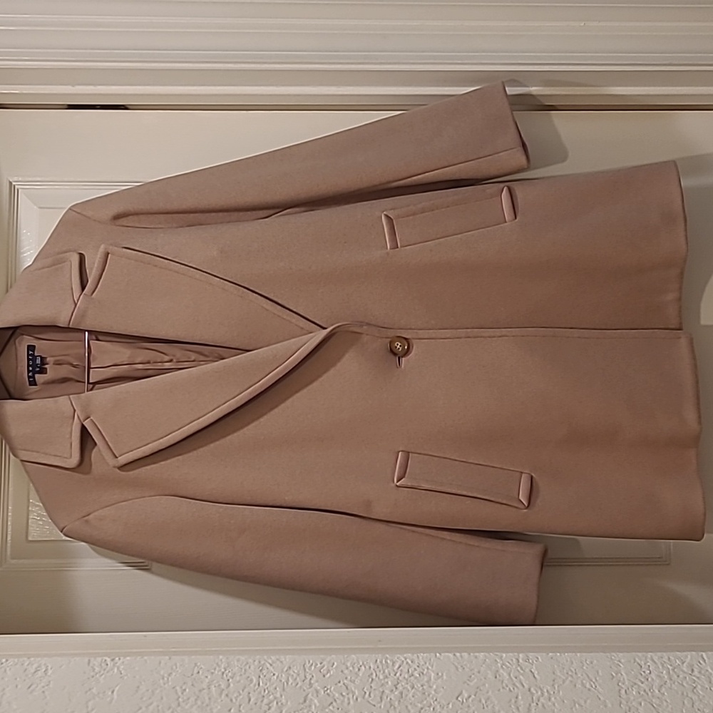Nwot Theory camel color coat.